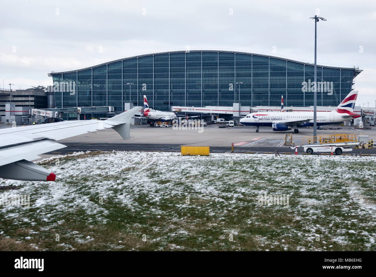 Heathrow terminal 5 airport exterior hi-res stock photography and images -  Alamy