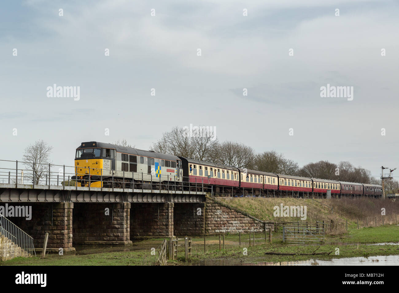 Peterborough, United Kingdom. 7th April 2018. Diesel locomotives approach and depart Wansford Station during the Nene Valley Railway's Diesel Gala. Credit: Andrew Plummer/Alamy Live News Stock Photo