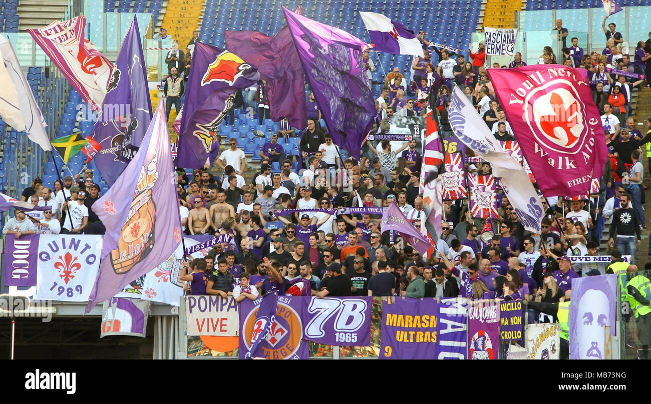 ROME, ITALY - APRIL 7,2018: Fans of Fiorentina during football match serie A League 2017/2018 between AS Roma vs Fiorentina at the Olimpic Stadium in Rome. Credit: Fabio Alfano/Alamy Live News Stock Photo