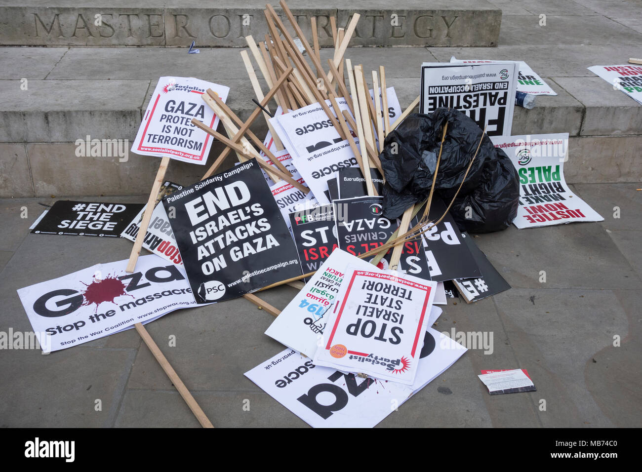 London, England, UK.  7 April, 2018.  Protest for Gaza /Stop the Killing demonstration banners in Downing Street, London. Organised by Friends of Al-Aqsa, Palestine Solidarity Campaign, Palestinian Forum in Britain © Benjamin John/ Alamy Live News. Stock Photo
