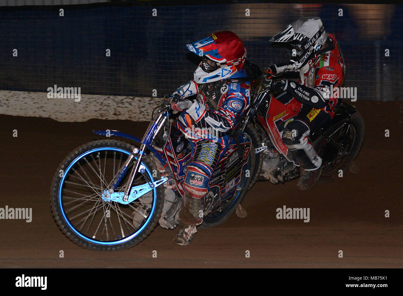 Plymouth, UK. 6th April, 2018. Plymouth Devils Henry Atkins and Kent Kings Nathan Stoneman in close company during heat 12 of the National Trophy meeting between the two teams. Nick Truscott Photography Ltd Credit: Nicholas Truscott/Alamy Live News Stock Photo