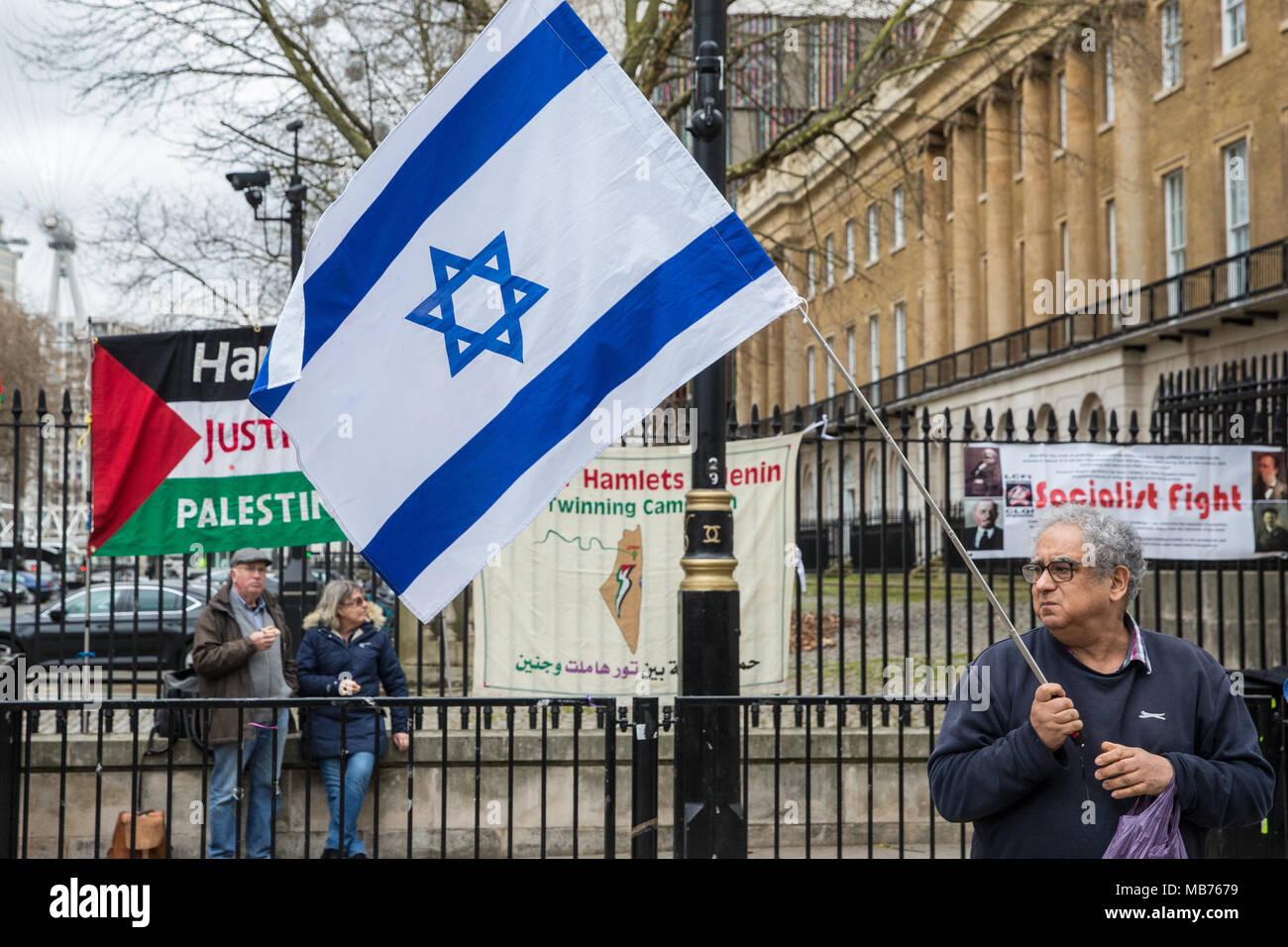 London, UK. 7th April, 2018. A lone pro-Israel activist stages a counter-protest to hundreds of people at a rally outside Downing Street in solidarity with Palestinians attending the Great March of Return in Gaza and in protest against the killing there by Israeli snipers using live ammunition of at least 27 unarmed Palestinians and the injury of hundreds more. Credit: Mark Kerrison/Alamy Live News Stock Photo