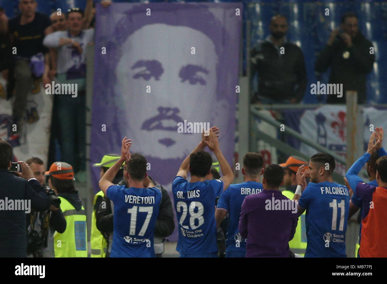 Rome, Italy. 07th Apr, 2018. 07.04.2018. Stadio Olimpico, Rome, Italy. Serie A. AS Roma vs Fc Fiorentina. Fiorentina team celebrates the victory at the end of the Serie A football match Roma vs Fiorentina n at Stadio Olimpico in Rome. Credit: Independent Photo Agency/Alamy Live News Stock Photo