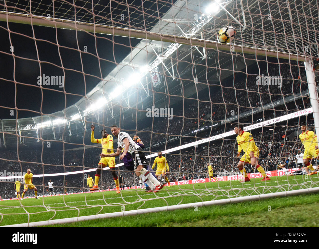 Istanbul, Turkey. 7th Apr, 2018. Dusko Tosic of Besiktas celebrates scoring  during 2017-2018 Turkish Super League match between Besiktas and Goztepe in  Istanbul, Turkey, on April 7, 2018. Besiktas won 5-1. Credit