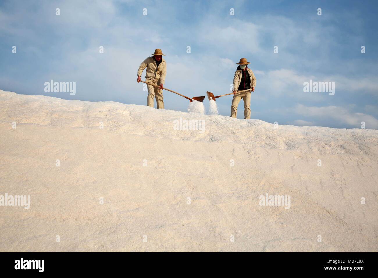 Lianyungang, China's Jiangsu Province. 7th Apr, 2018. Workers collect the crude salt at Guanxi salt field in Lianyungang City, east China's Jiangsu Province, April 7, 2018. Credit: Zhu Huanan/Xinhua/Alamy Live News Stock Photo