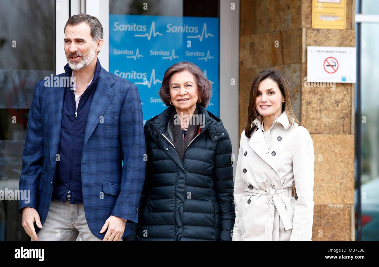 DON FELIPE Y DONA LETIZIA ACOMPANADOS POR DONA SOFIA VISITAN AL REY JUAN CARLOS EN EL HOSPITAL TRAS SU OPERACION DE RODILLA FELIPE DE BORBON Y GRECIA;FELIPE DE BORBON;SOFIA DE GRECIA;SOFIA REINA;LETIZIA
