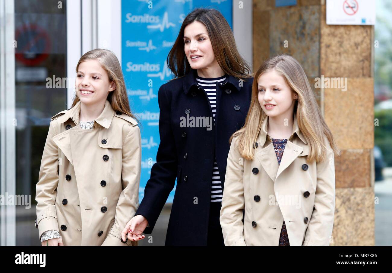 LOS REYES, LAS INFANTAS LEONOR Y SOFIA Y LA REINA SOFIA VISITAN A DONJUAN  CARLOS EN EL HOSPITAL FELIPE DE BORBON Y GRECIA;FELIPE DE BORBON;LETIZIA  ORTIZ ROCASOLANO;LETIZIA ORTIZ;LEONOR DE BORBON ORTIZ;SOFIA DE