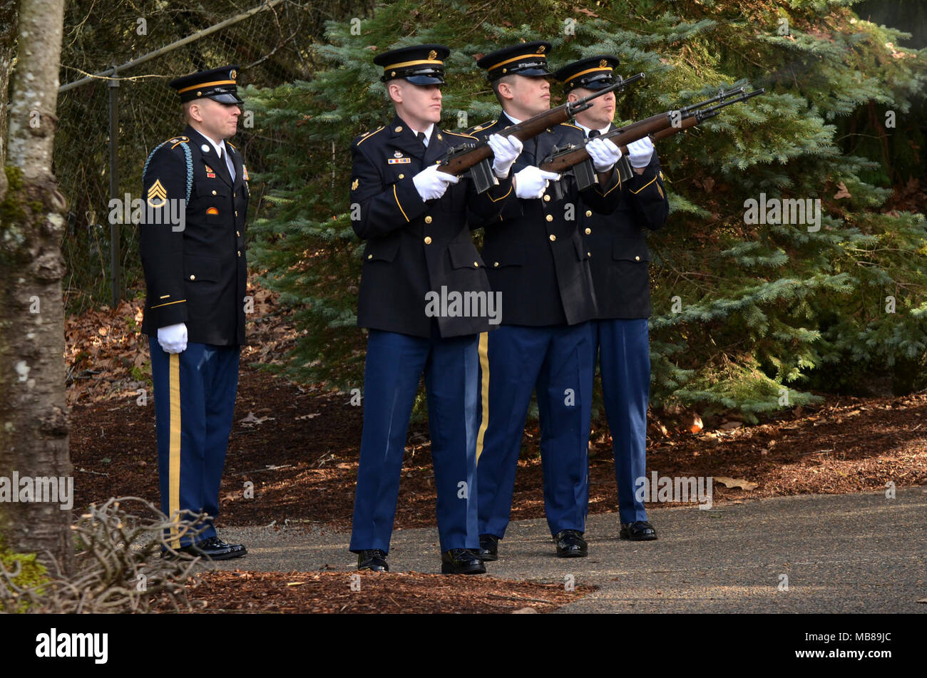 U s army staff sgt isaac hi-res stock photography and images - Alamy