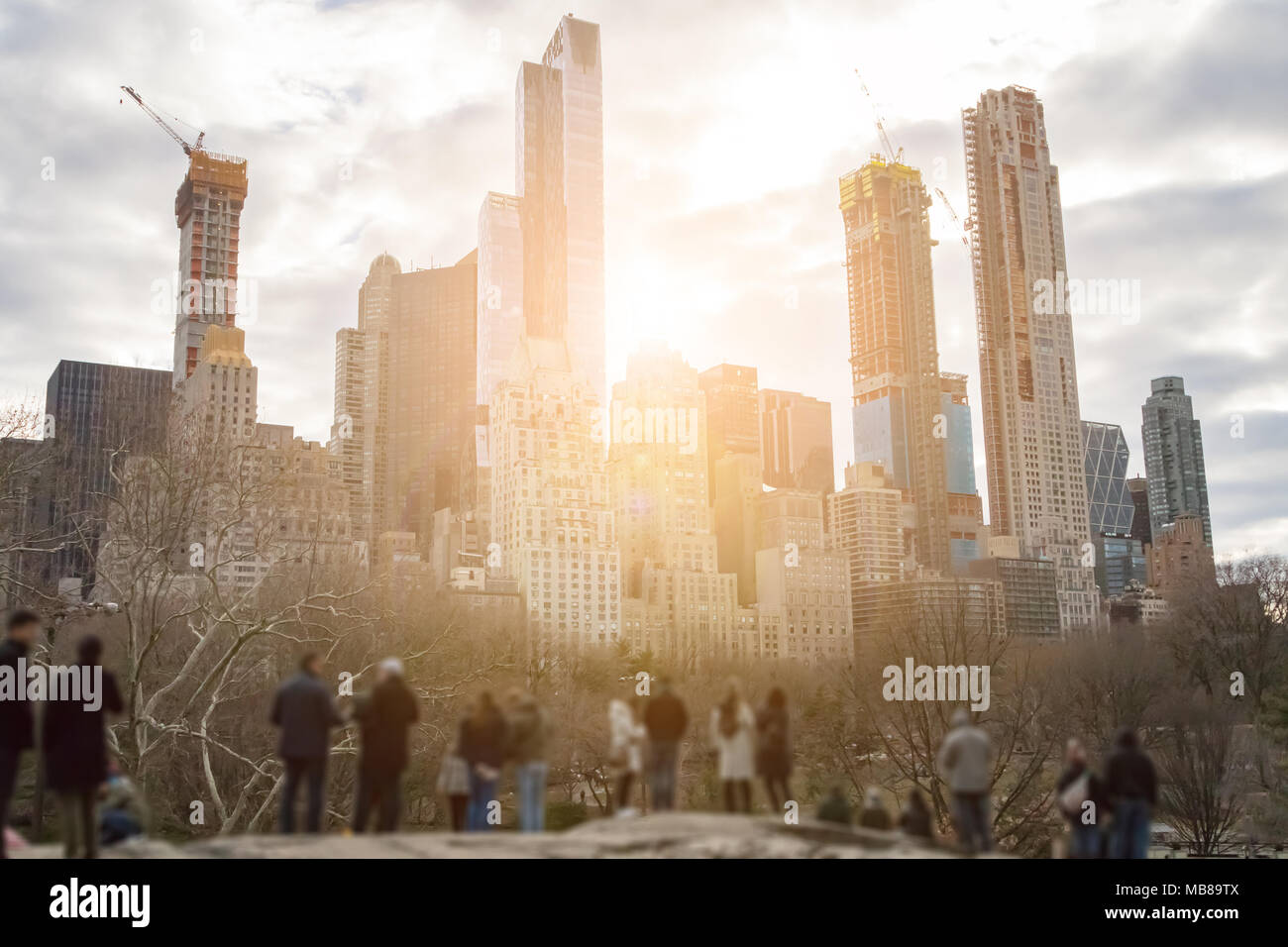Women skyline silhouette hi-res stock photography and images - Alamy
