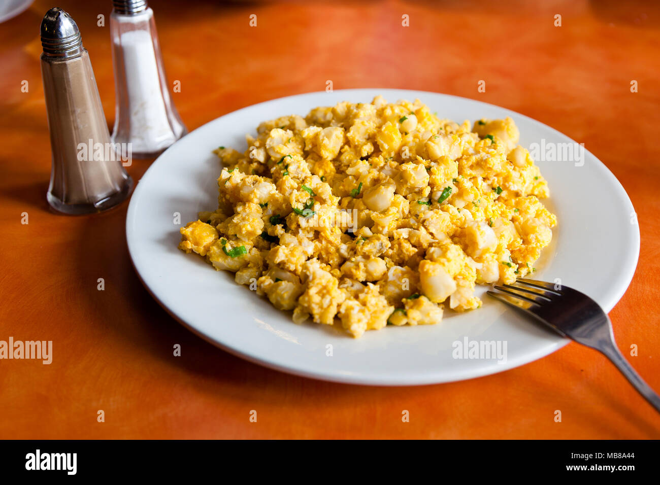 "Mote pillo", a variety of corn cooked and seasoned with egg, onions