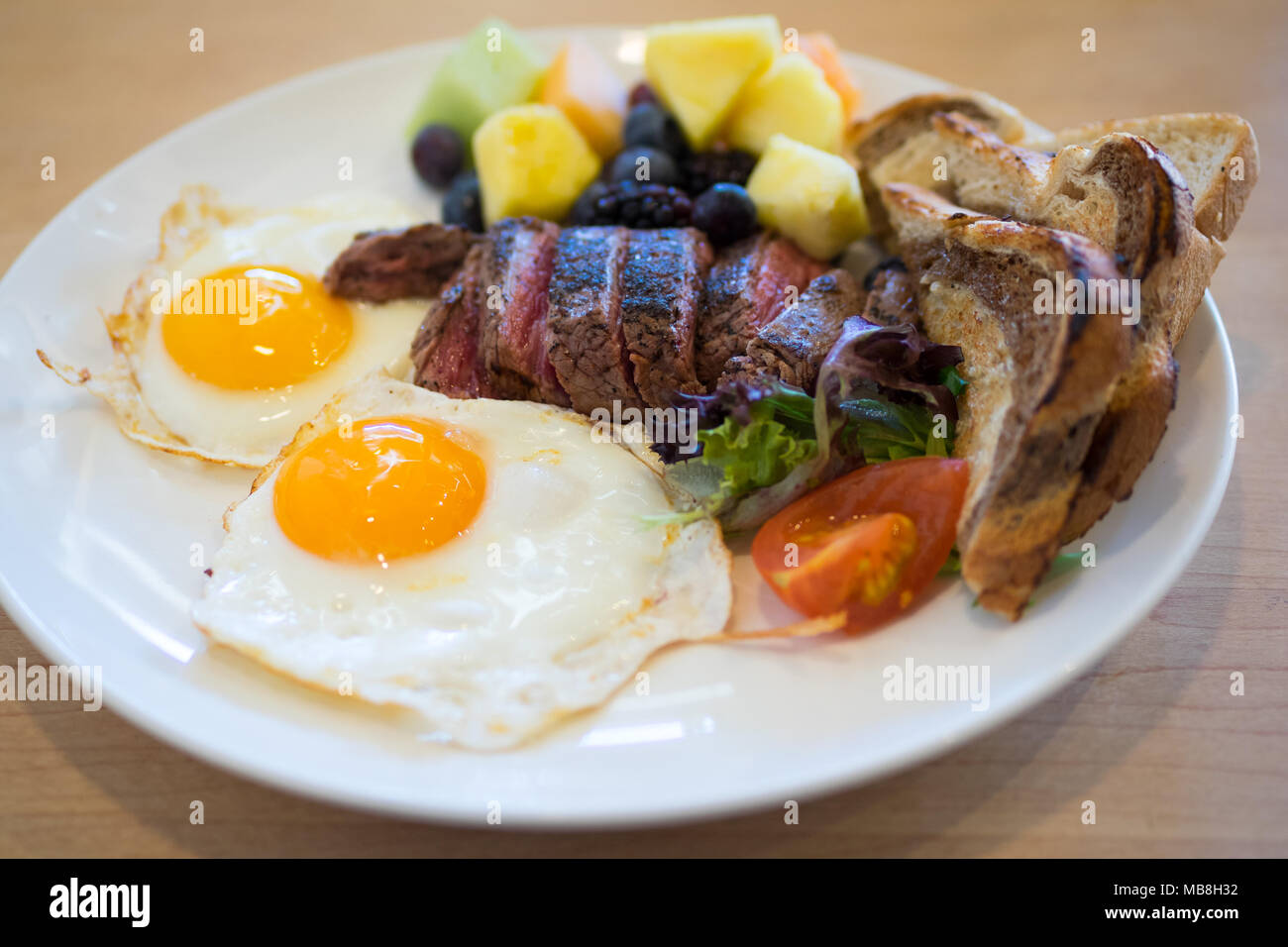 Steak and eggs breakfast hi-res stock photography and images - Alamy