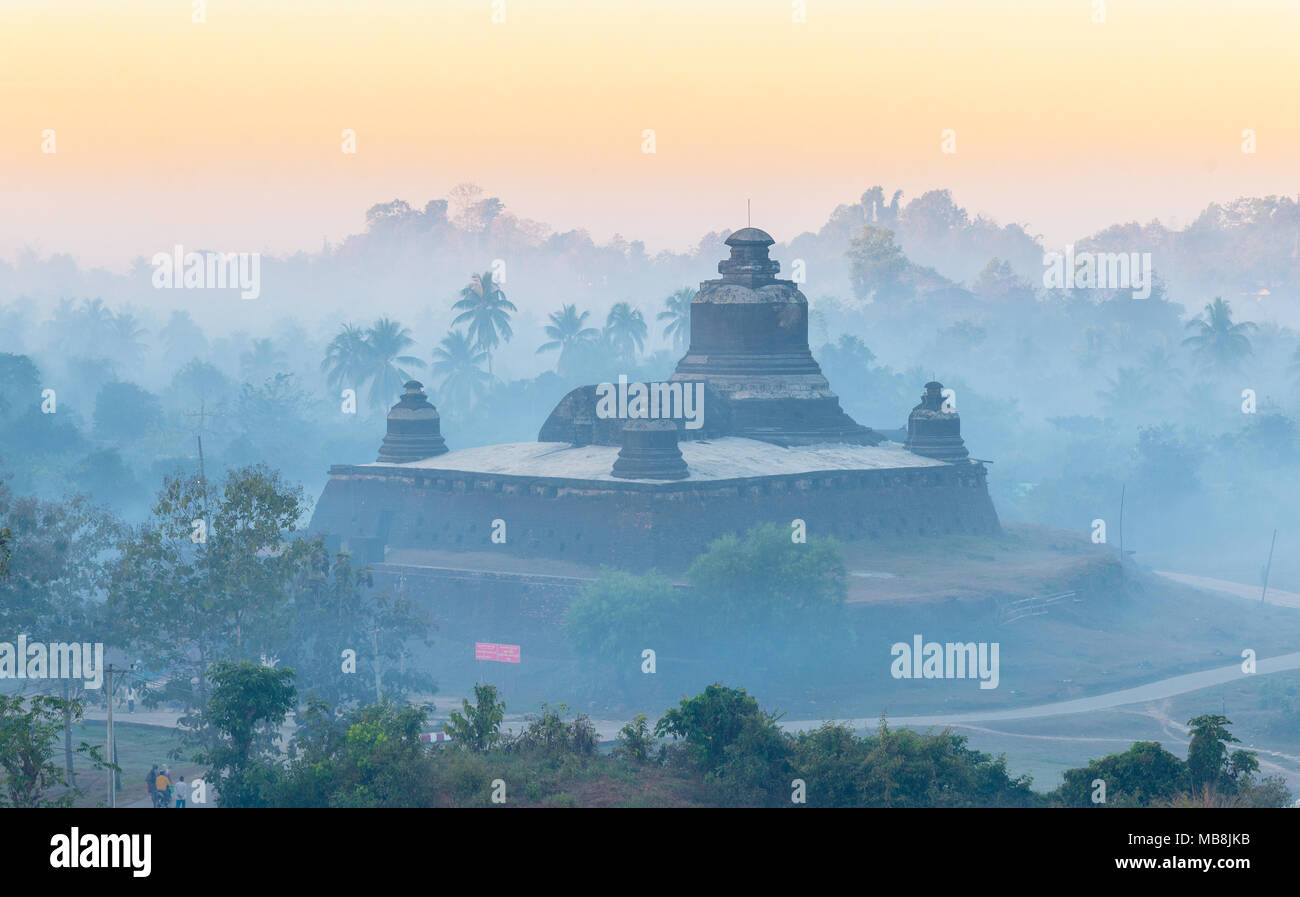 Htukkanthein Temple in Mrauk U, Myanmar at sunrise Stock Photo
