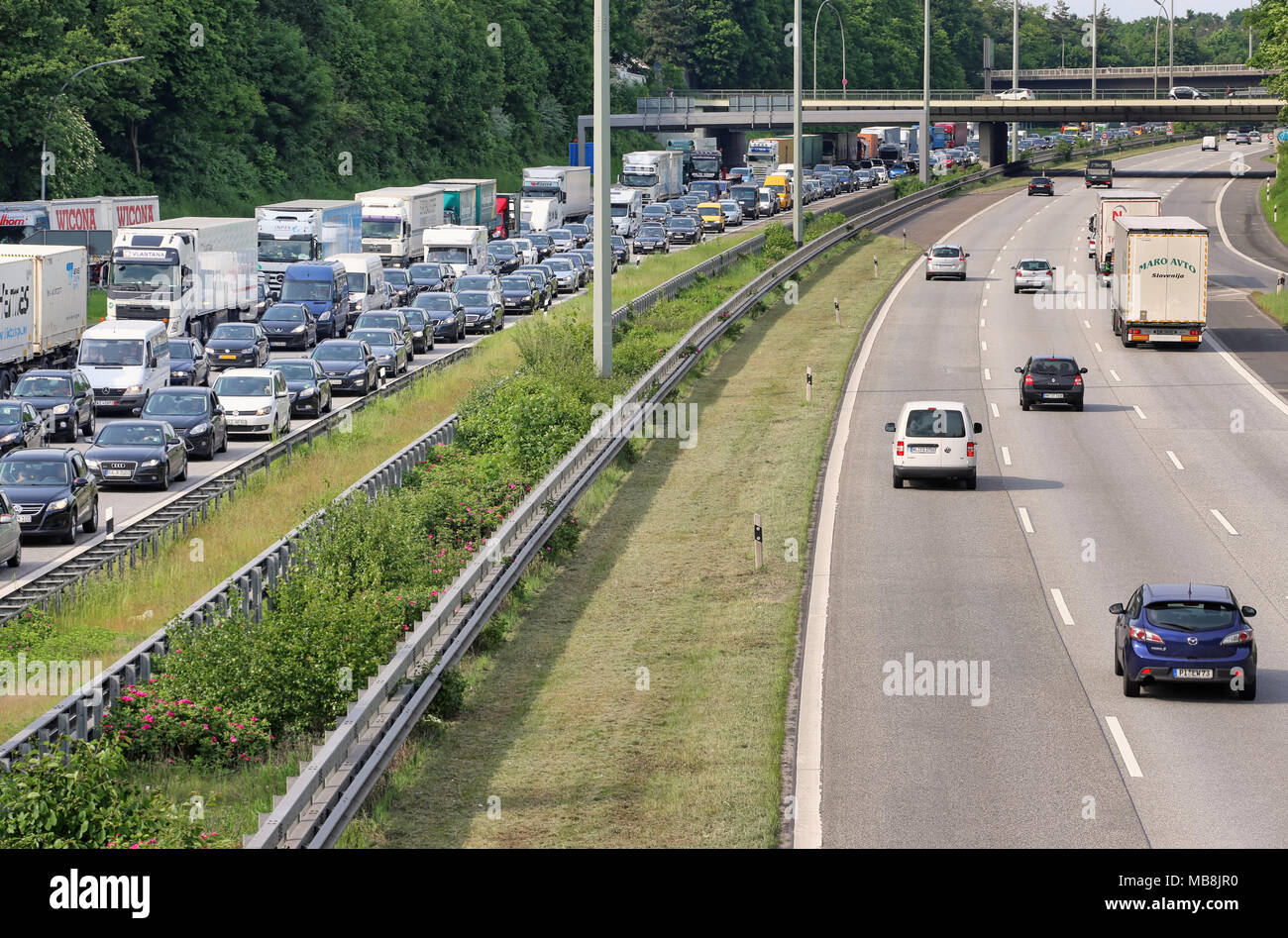 Stau auf der Autobahn A7 in Hamburg Stock Photo
