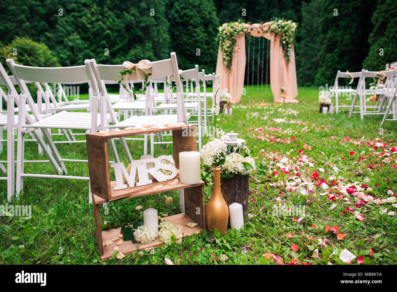 Beautiful Place Made With Wooden Square And Floral Roses