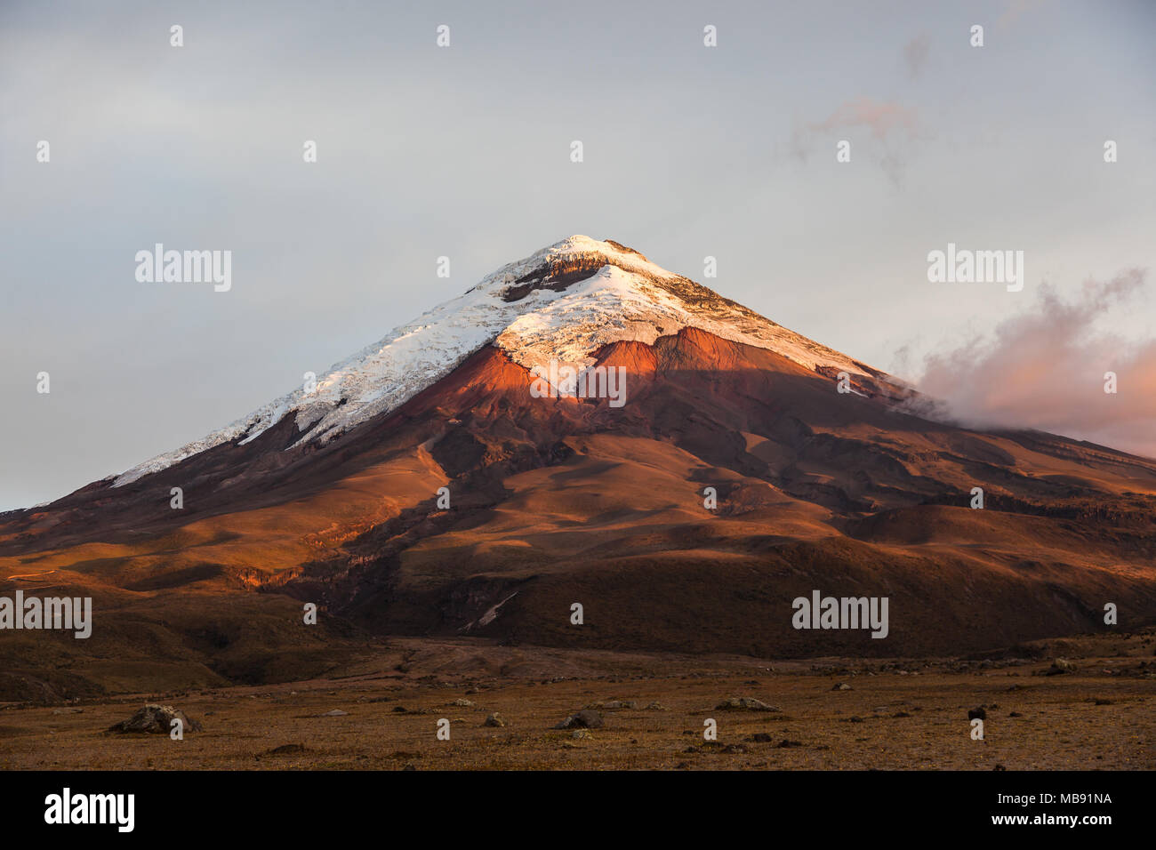 Cotopaxi refuge volcano ecuador hi-res stock photography and images - Alamy