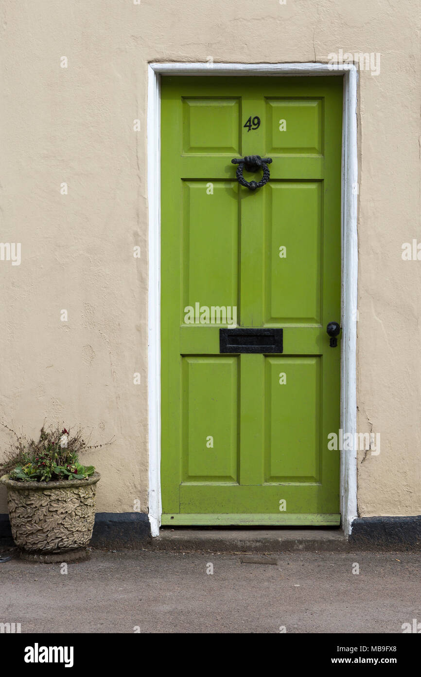 Green door, Pershore, Worcestershire, England, UK Stock Photo