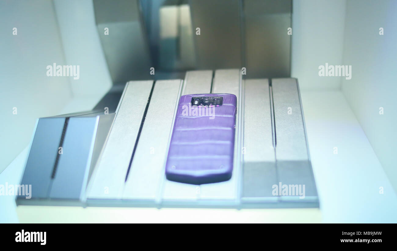 Vertu mobile phones hires stock photography and images Alamy