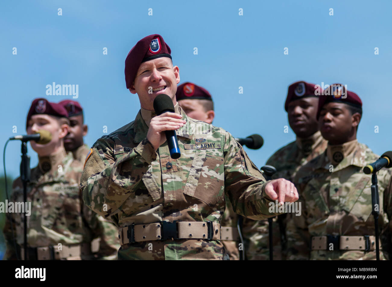 Pinehurst, North Carolina, USA. 8th Apr, 2018. April 8, 2018 - Pinehurst, N.C., USA - The 82nd Airborne Division All American Chorus performs during the opening ceremony at the 69th annual Spring Matinee Harness races sponsored by the Pinehurst Driving & Training Club, at the Pinehurst Harness Track, Pinehurst, N.C. The Pinehurst Harness Track is a 111-acre equestrian facility that has been a winter training center for standardbred horses since 1915. This year's races commemorate the 103rd anniversary of the track. Credit: Timothy L. Hale/ZUMA Wire/Alamy Live News Stock Photo