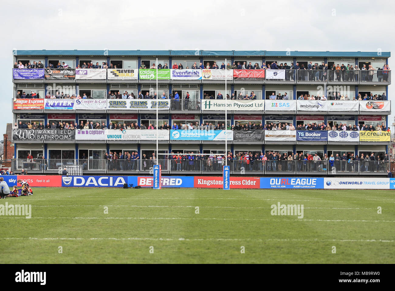 Wakefield, UK. 8th April 2018, Beaumont Legal Stadium, Wakefield, England; Betfred Super League rugby, Wakefield Trinity v Leeds Rhinos; Beaumont Legal Stadium packed to the rafters Credit: News Images/Alamy Live News Stock Photo