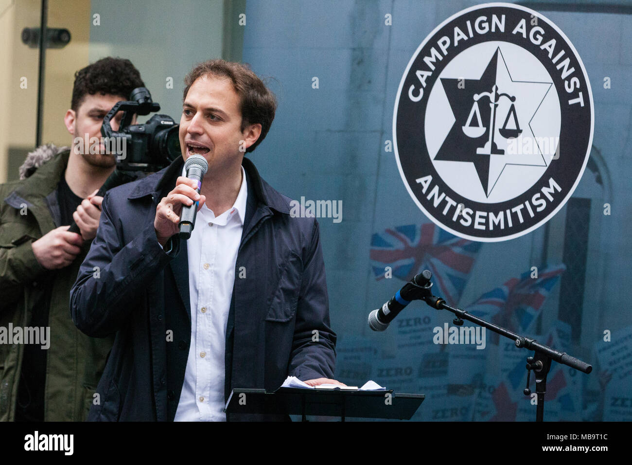 London, UK. 8th April, 2018. Gideon Falter, Chairman of the Campaign Against Antisemitism, addresses Jews and non-Jews attending a demonstration organised by the Campaign Against Antisemitism outside the head office of the Labour Party to apply pressure on its leadership to demonstrate a ‘zero tolerance’ approach to antisemitism. Credit: Mark Kerrison/Alamy Live News Stock Photo