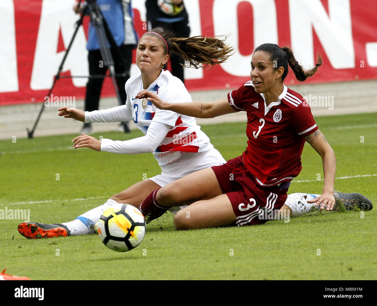 Houston, USA. 8th Apr, 2018. Bianca Sierra (R) of Mexico competes with Alex Morgan of the United States during an international friendly football match between the United States and Mexico in Houston, the United States, on April 8, 2018. Credit: Song Qiong/Xinhua/Alamy Live News Stock Photo