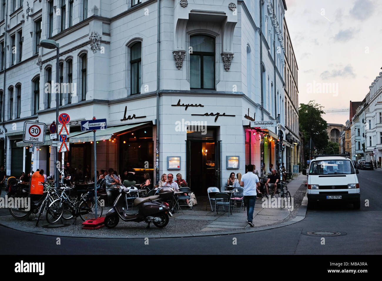 The restaurant Keyser Soze at the corner of Auguststraße and Tucholsky  Straße, on 21.07.2017 in the evening in Berlin, Germany. Photo: Jens  Kalaene/dpa-Zentralbild/ZB