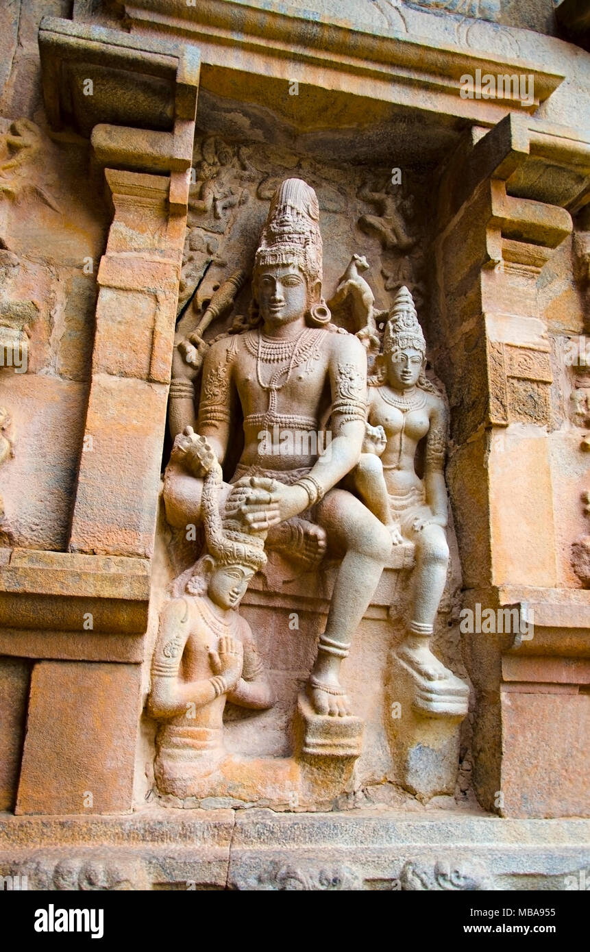 Carved idol in Gangaikondacholapuram Temple. Thanjavur, Tamil Nadu