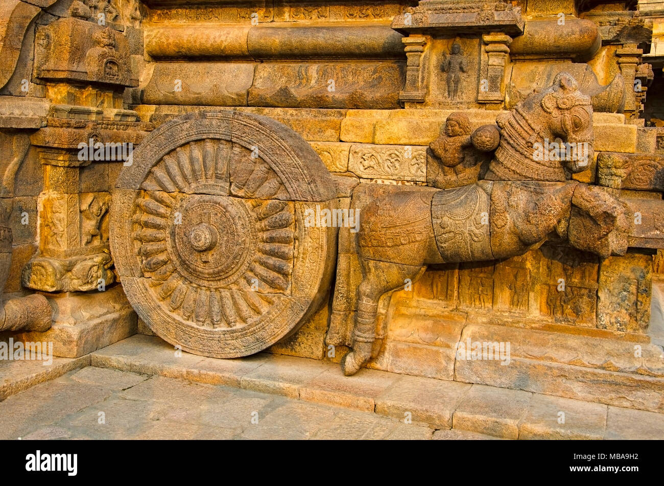 Carving details on Airavatesvara Temple, Darasuram, near Kumbakonam, Tamil Nadu, India. Hindu Shiva temple of Tamil architecture, built by Rajaraja Ch Stock Photo
