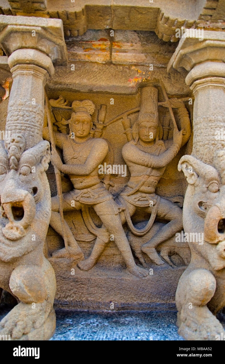 carved-idol-on-the-inner-wall-of-the-kanchi-kailasanathar-temple