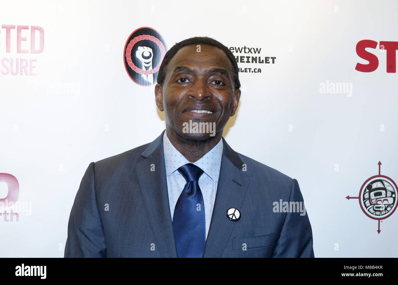 Carl lumbly hi-res stock photography and images - Alamy