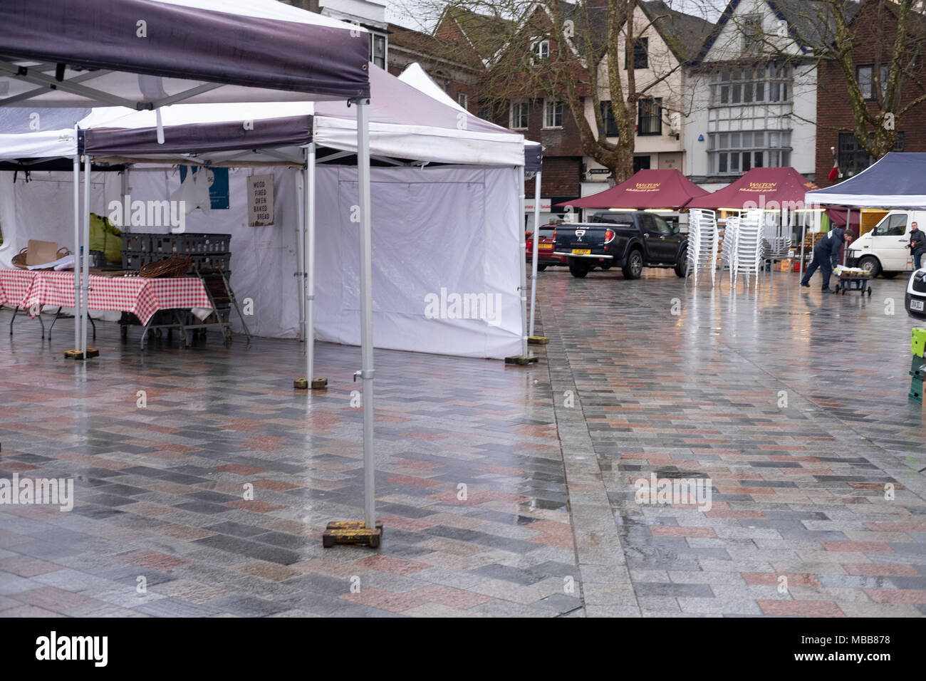 Salisbury Wiltshire Uk 10th April 2018 Uk Weather Grey Damp Start To The Day With Very Few Shoppers In The Market Despite The Government And Local Salisbury Wiltshire Uk 10th April 2018 Uk Weather Grey Damp Start To The Day With Very Few Shoppers In The Market Despite The Government And Local