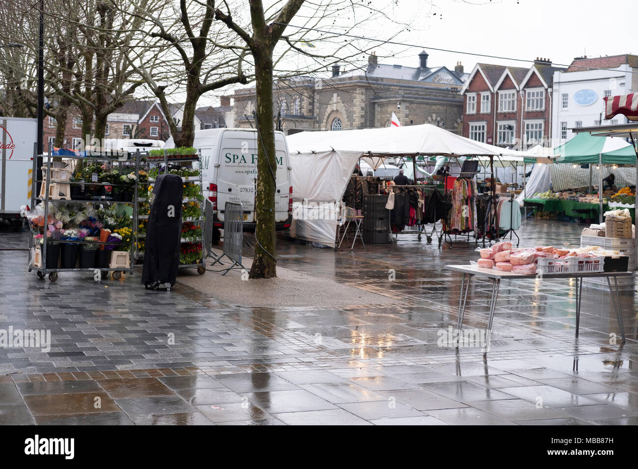 Salisbury Wiltshire Uk 10th April 2018 Uk Weather Grey Damp Start To The Day With Very Few Shoppers In The Market Despite The Government And Local Salisbury Wiltshire Uk 10th April 2018 Uk Weather Grey Damp Start To The Day With Very Few Shoppers In The Market Despite The Government And Local