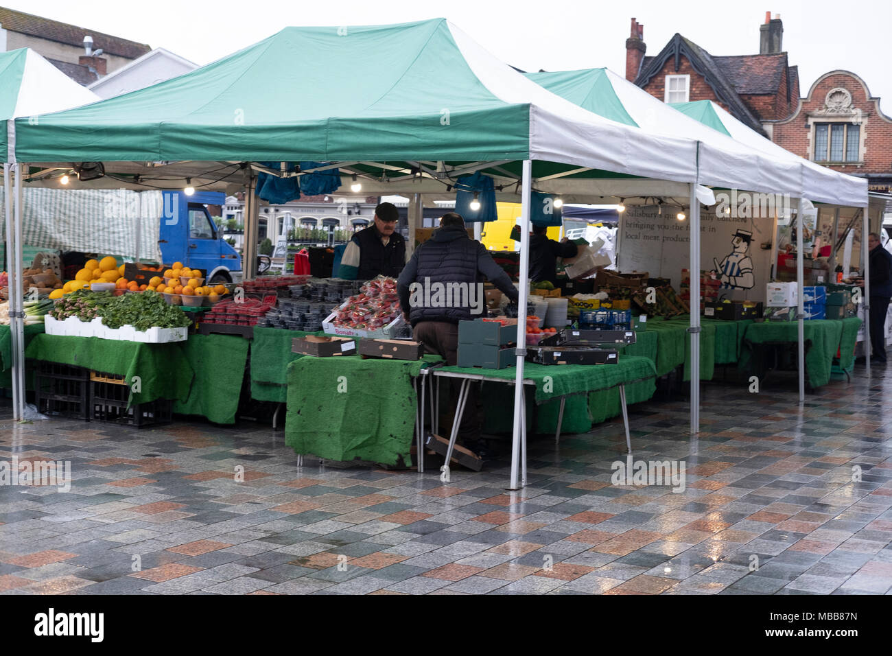 Salisbury Wiltshire Uk 10th April 2018 Uk Weather Grey Damp Start To The Day With Very Few Shoppers In The Market Despite The Government And Local Salisbury Wiltshire Uk 10th April 2018 Uk Weather Grey Damp Start To The Day With Very Few Shoppers In The Market Despite The Government And Local
