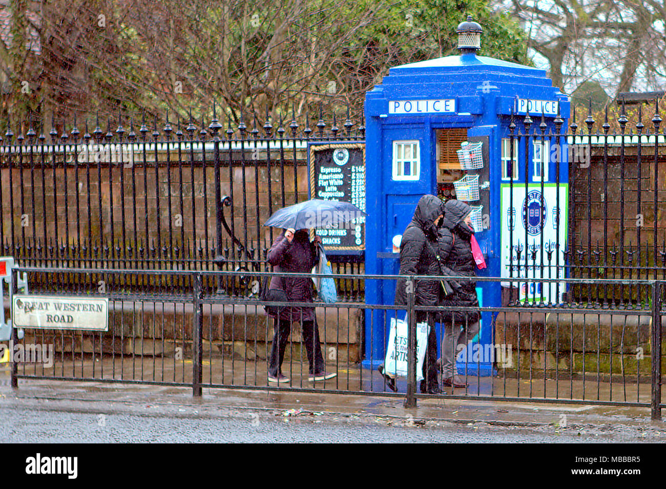 Glasgow, Scotland, UK 10th April.  great western road and byres road UK Weather dr who tardis police bix coffee stall: As jenna coleman visits the west end for filming its a miserable wet day with squalid showers. Gerard Ferry/Alamy news Stock Photo