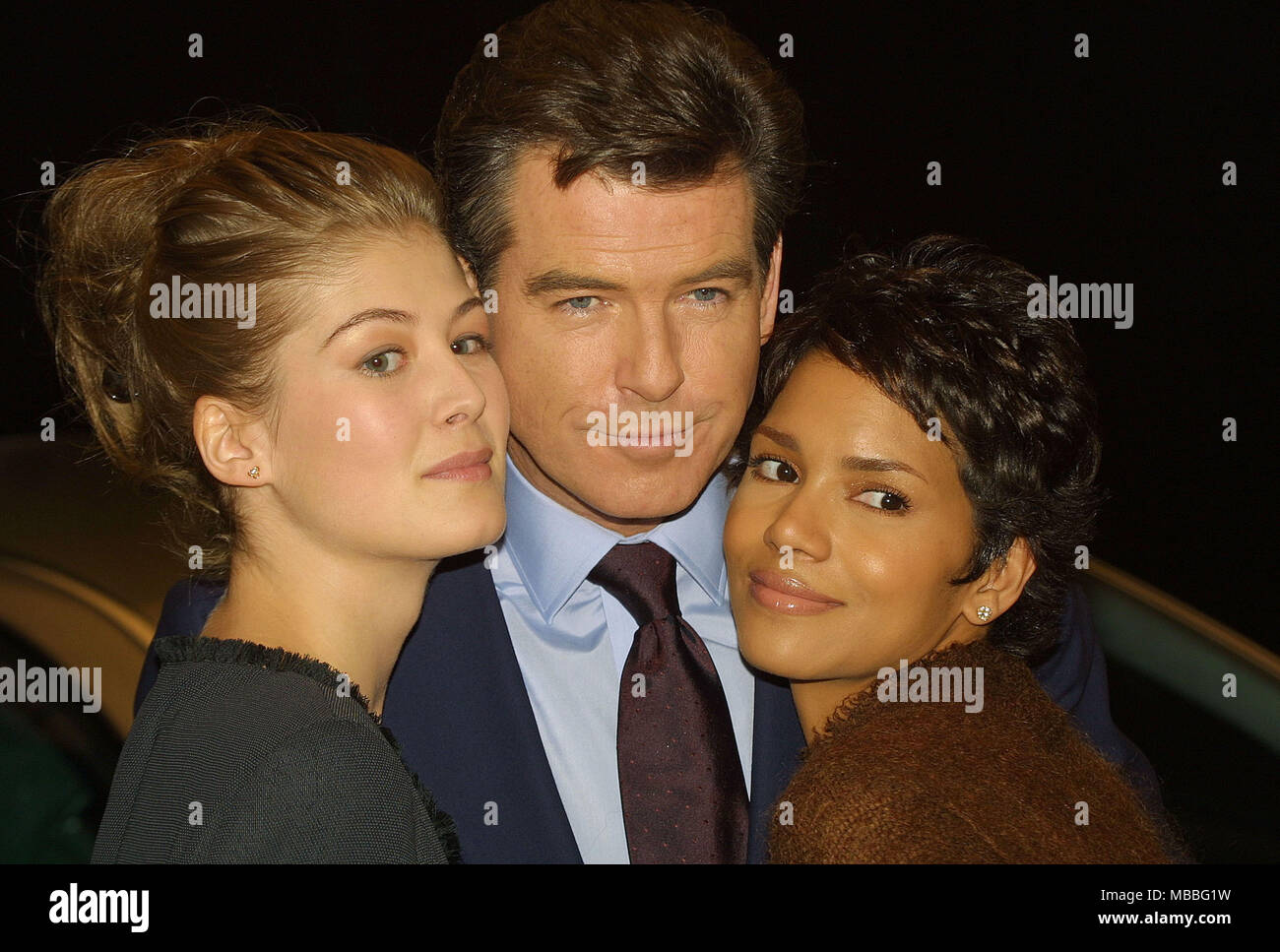 Pierce Brosnan at the Pinewood Studios for the James Bond film Die Another Day  with Rosamund Pike (left) and Halle Berry Stock Photo