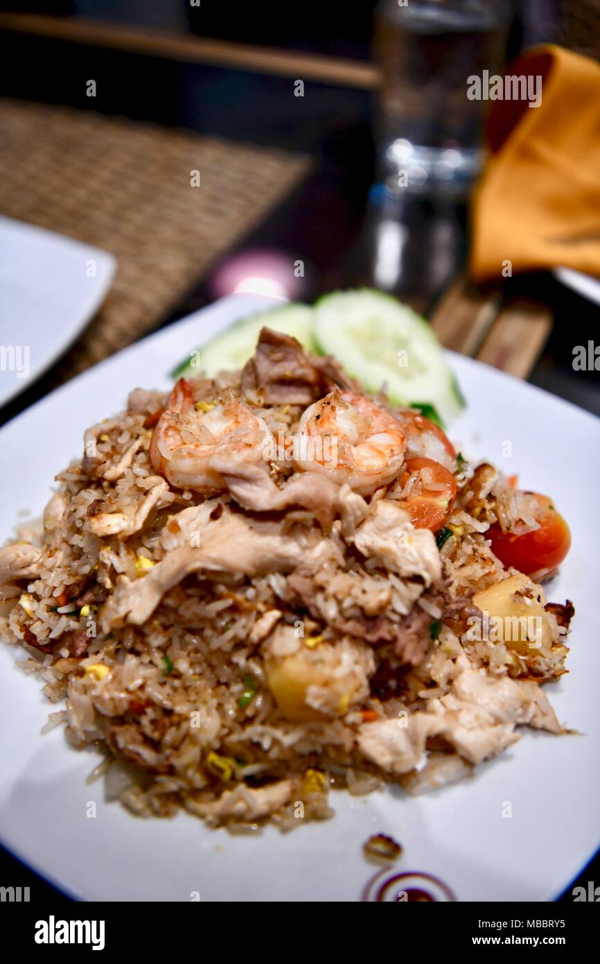Thai style fried rice with shrimp and chicken Stock Photo - Alamy