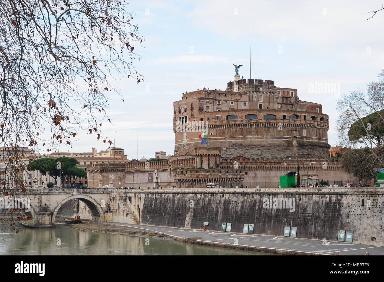 Towering Cylindrical Building Hi res Stock Photography And Images Alamy