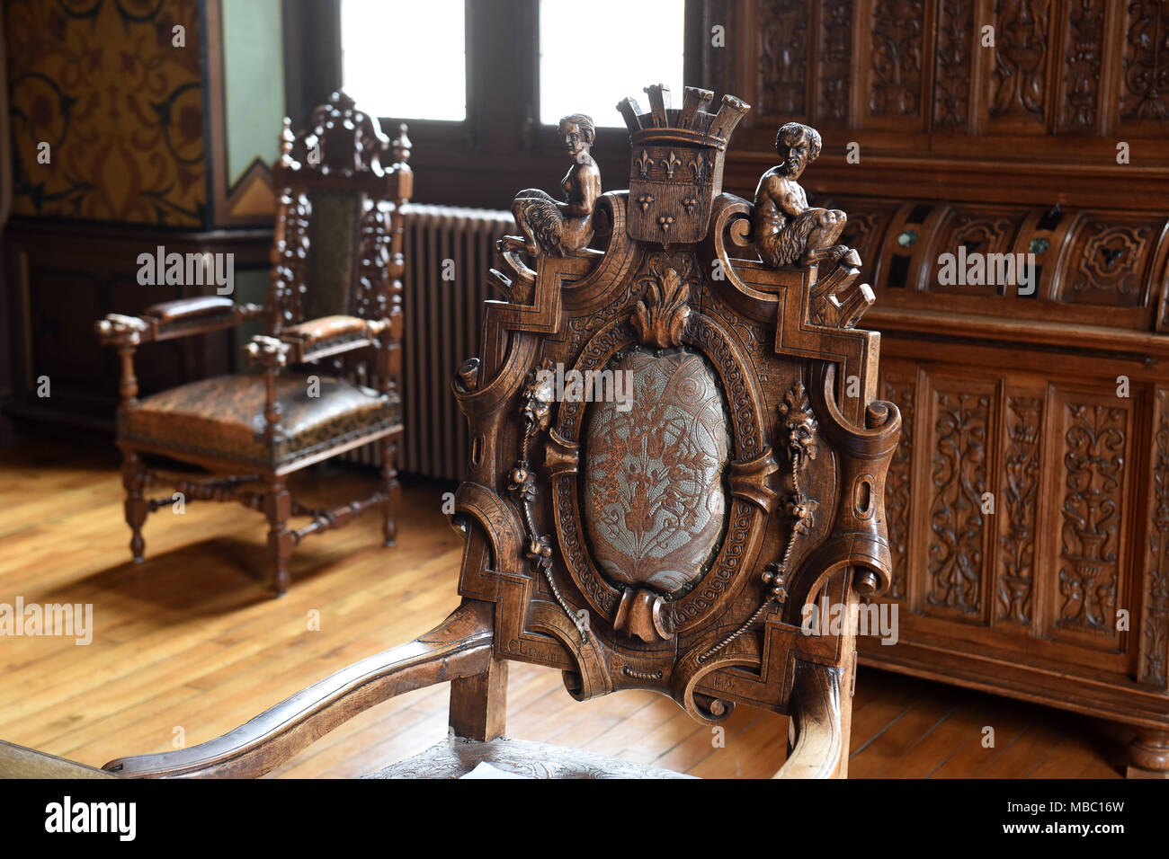 Carved chairs hi-res stock photography and images - Alamy