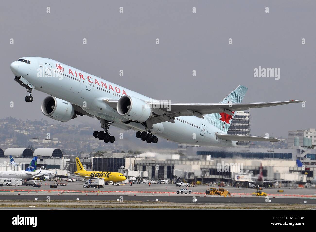 Fivk AIR CANADA BOEING 777-200LR C-FIVK LEAVING LAX Stock Photo - Alamy