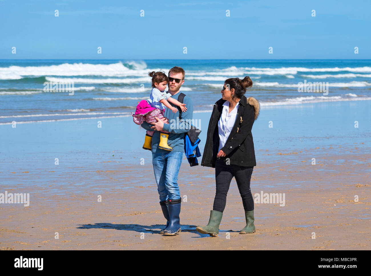 Family british beach hi-res stock photography and images - Alamy