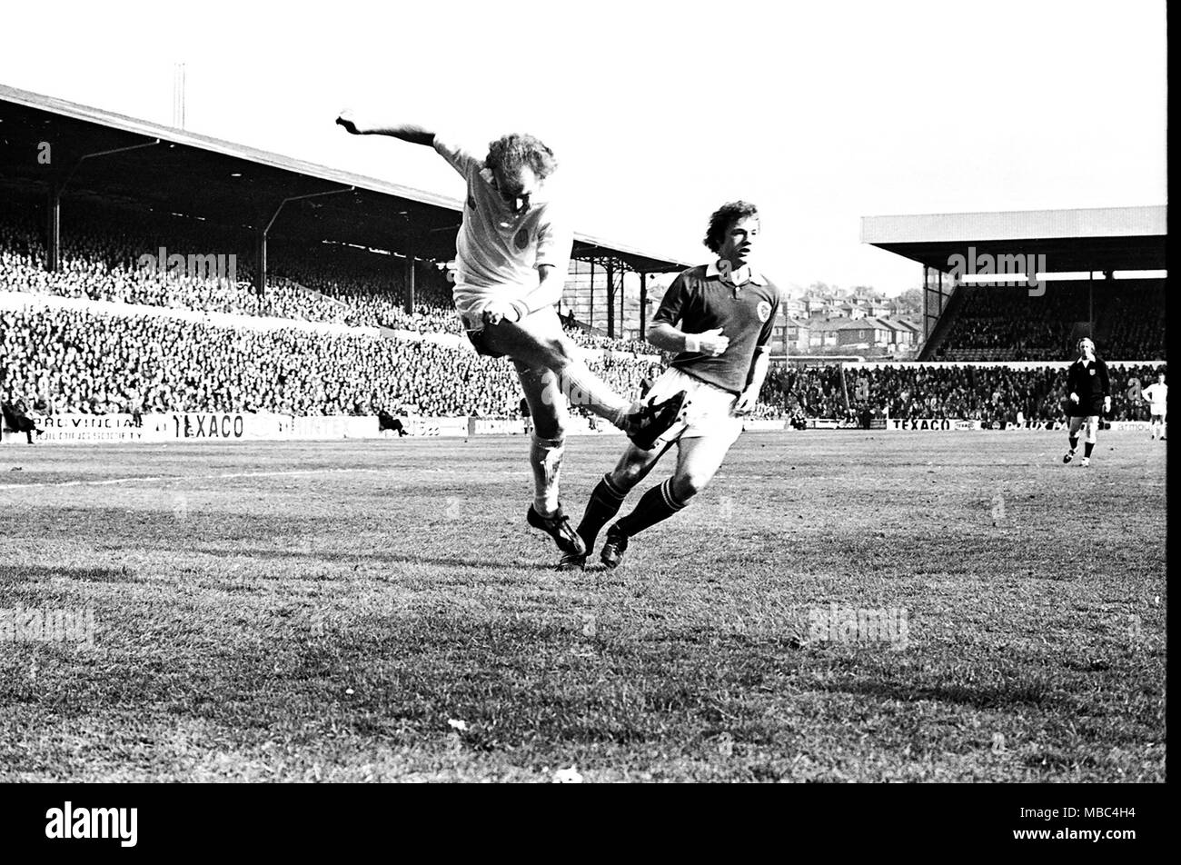 Leeds United v Leicester 1975 Stock Photo Alamy