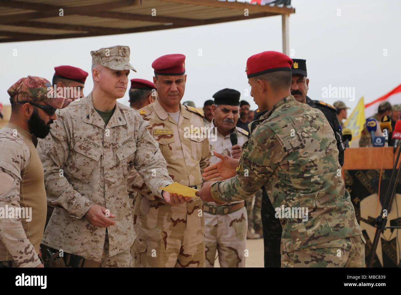 Joint iraqi u s military hi-res stock photography and images - Alamy