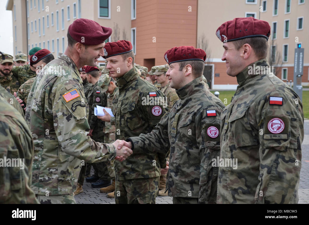 Polish paratroopers hi-res stock photography and images - Alamy