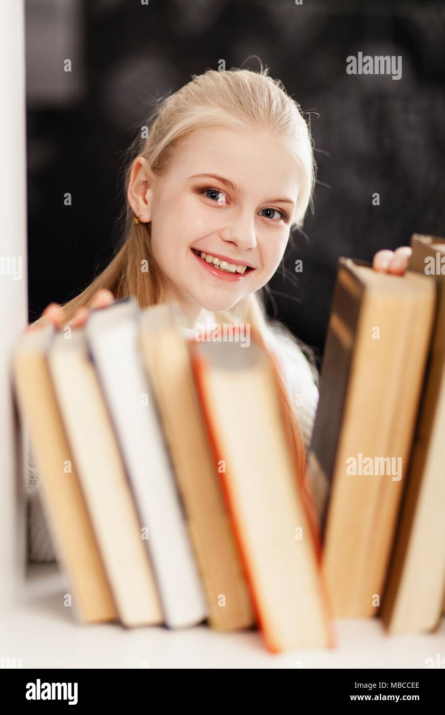 Teenage girl in a library Stock Photo - Alamy