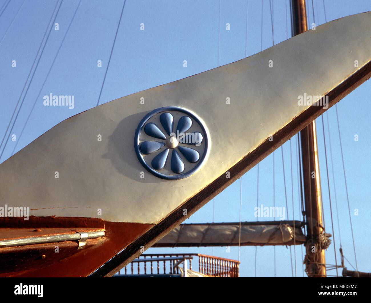 Symbols Eight rayed star on the prow of a traditional Arab dhow. Stock Photo