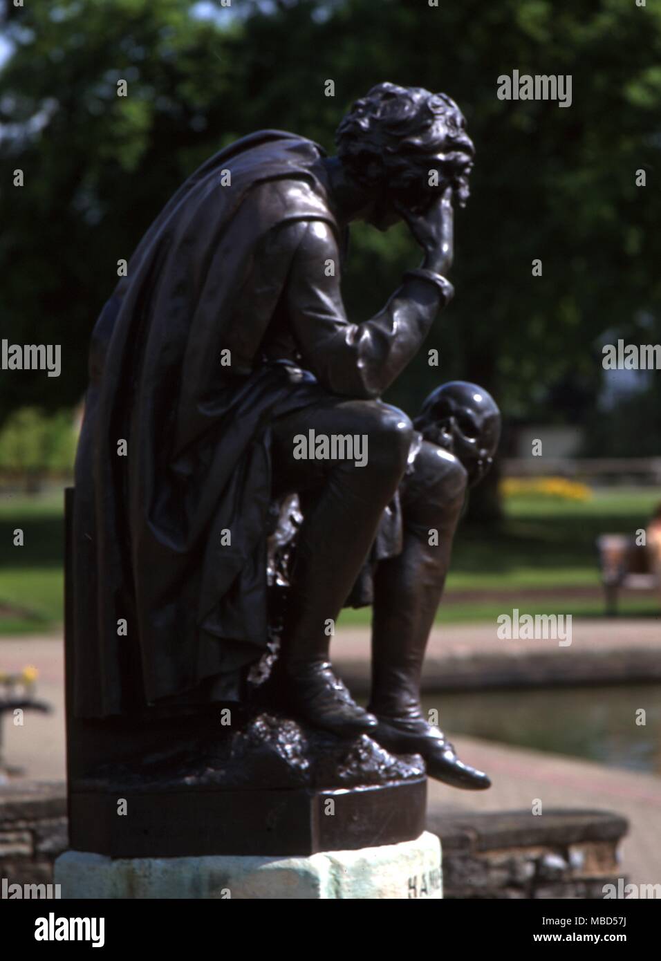 Hamlet skull hires stock photography and images Alamy