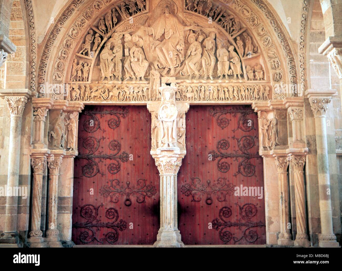 Zodiacal band in the narthex portal of the Madelene basilica, Vezelay, France, Thirteenth century - © / Charles Walker Stock Photo