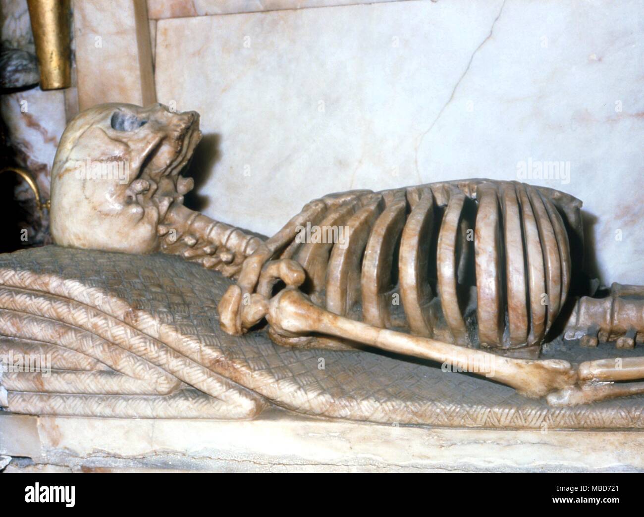 Death - skeleton in marble on the tomb of William, 1st Duke of Devonshire, who died in 1625, and of Henry Cavendish, died 1616, in the Cavendish chapel at Edensor. Stock Photo