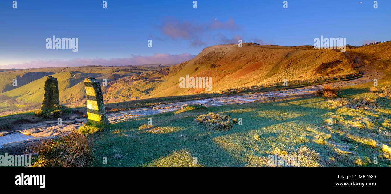 Spring Sunrise on the footpath between Mam Tor and Hollins Cross looking towards Mam Tor and Rushup Edge Stock Photo
