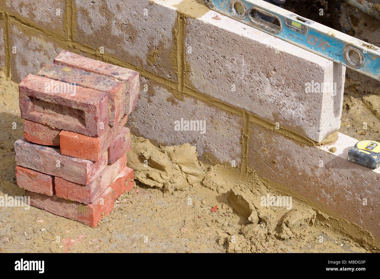 Bricks being laid in wet cement mortar Stock Photo Alamy